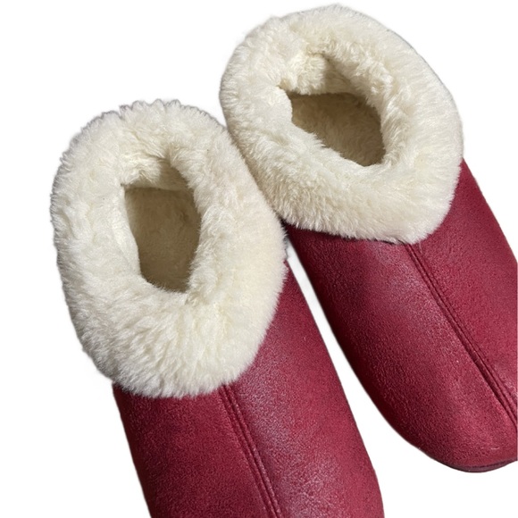 Everfoams Red Microsuede Cozy Memory Foam Slippers w/Faux Fur Lining (7-8) - Picture 7 of 13